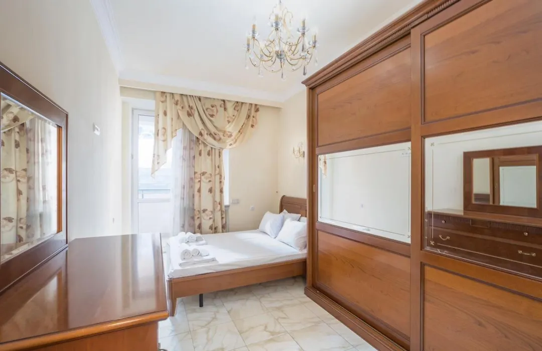 City Center 3 Bedrooms 2 Bathrooms Apartment With Balcony-1