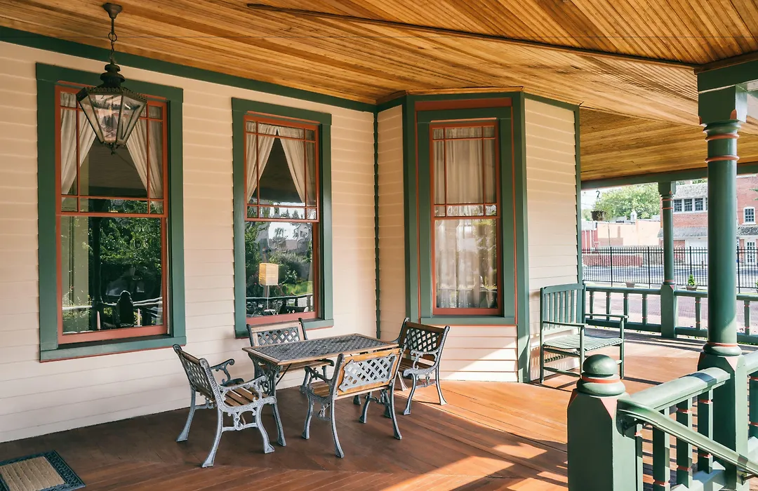Hummingbird Inn-1