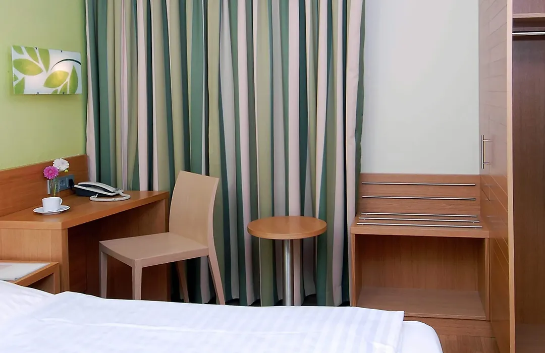 Business & Budget Hotel Tessin-1