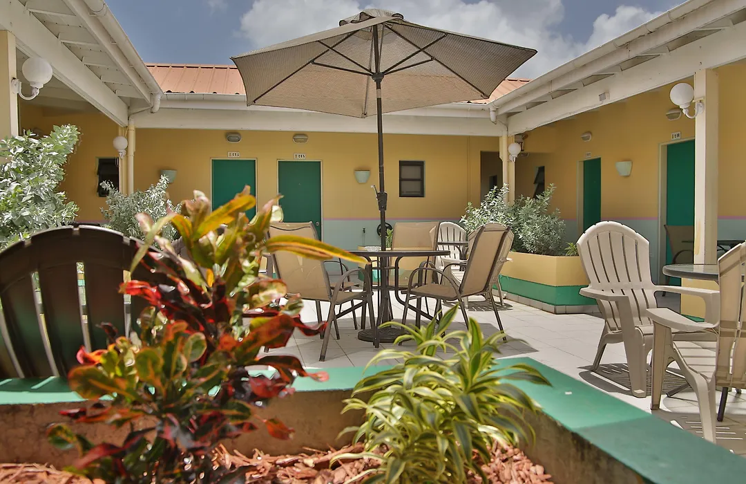 Carl'S Unique Inn & Conference Facilities-1