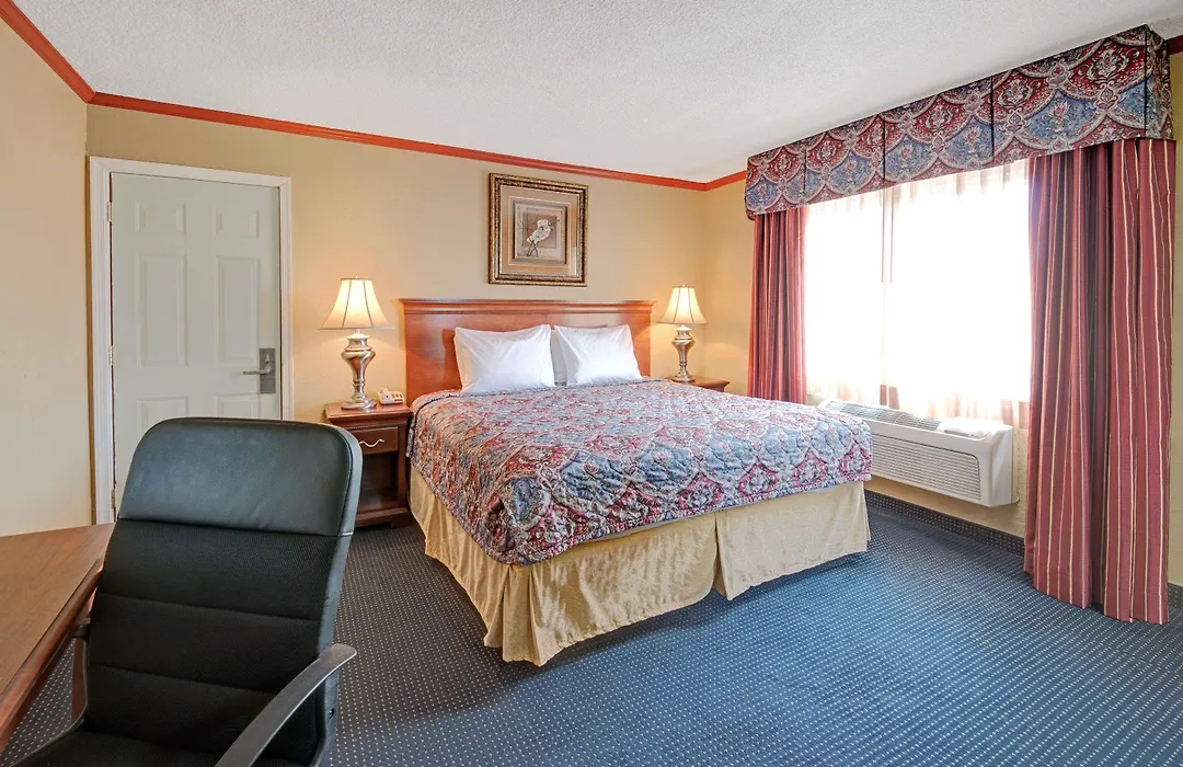 Days Inn By Wyndham Albuquerque Downtown-1