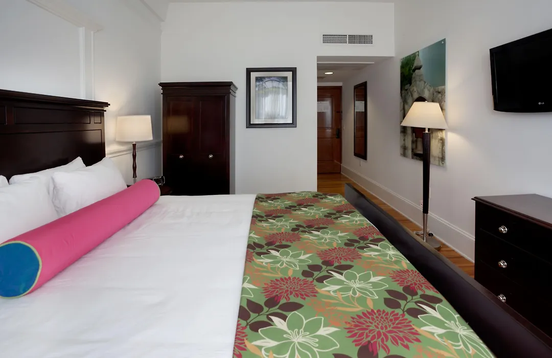 Hotel Gibbs Downtown Riverwalk-1