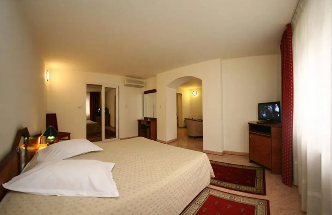Euro Hotel-1
