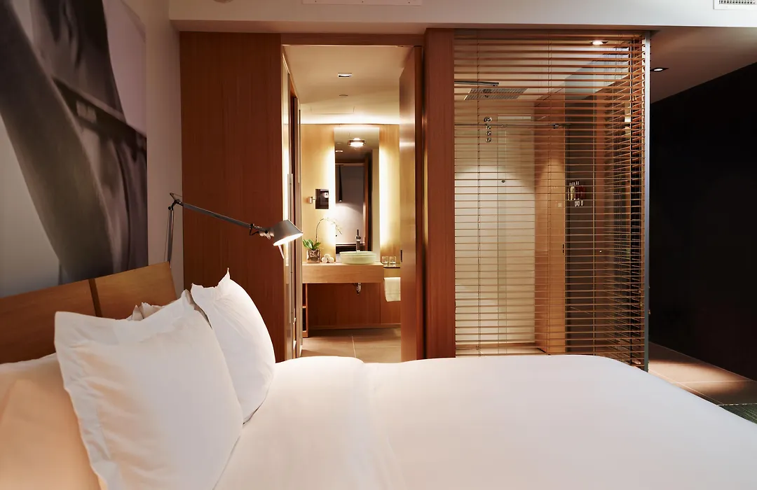 Le Germain Hotel Maple Leaf Square-1