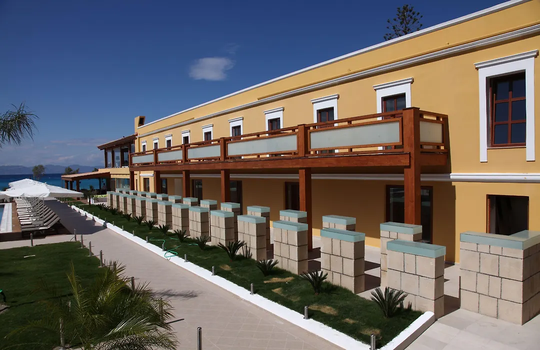 Villa Di Mare Seaside Suites-1