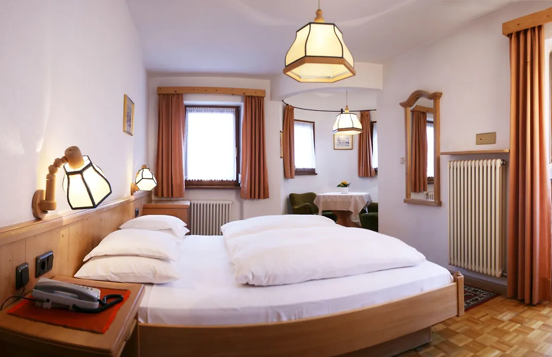 Hotel Dolomiti Madonna-1