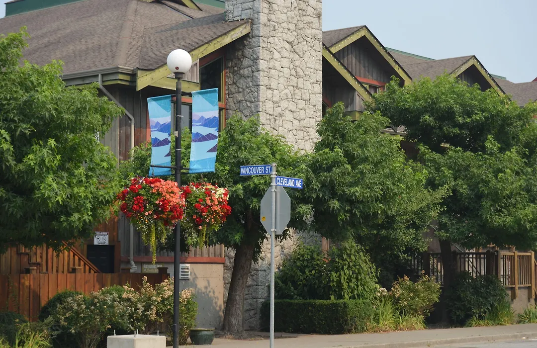 Howe Sound Inn & Brewing Company-1