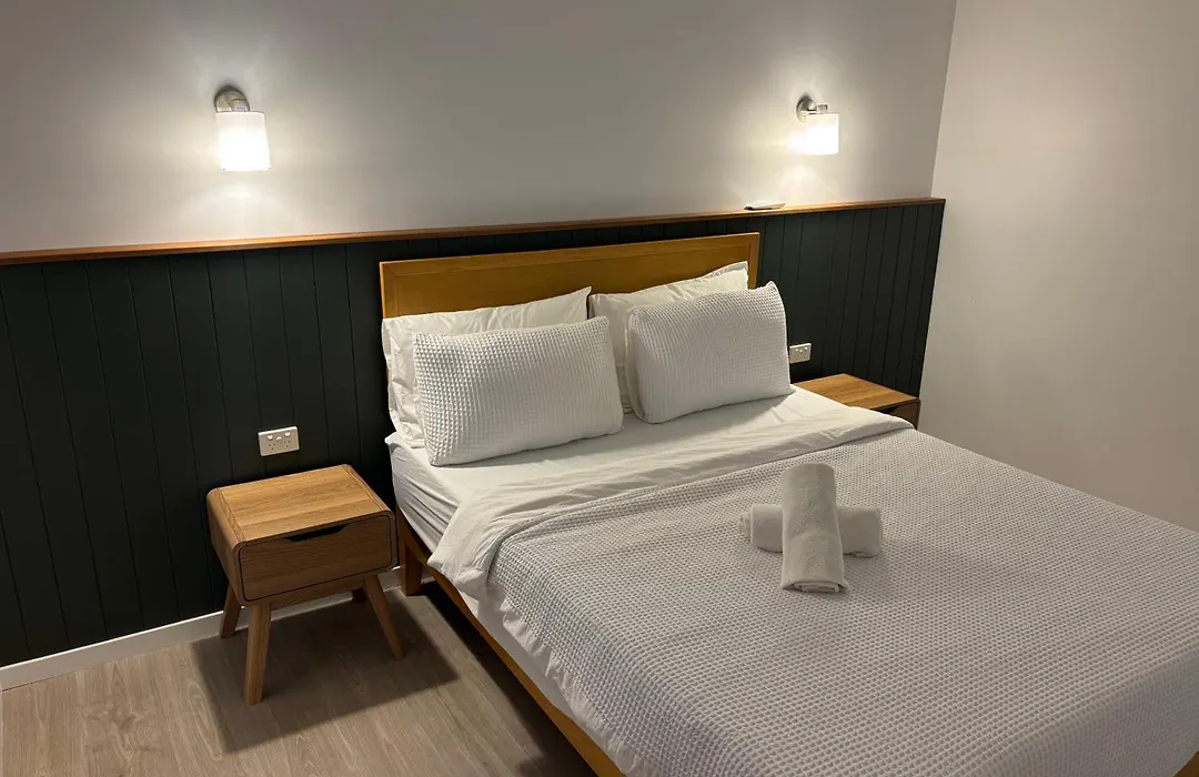 Surf Inn Boutique Backpackers - Free Breakfast-1