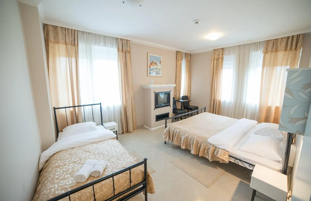 Garni Hotel Dash-1