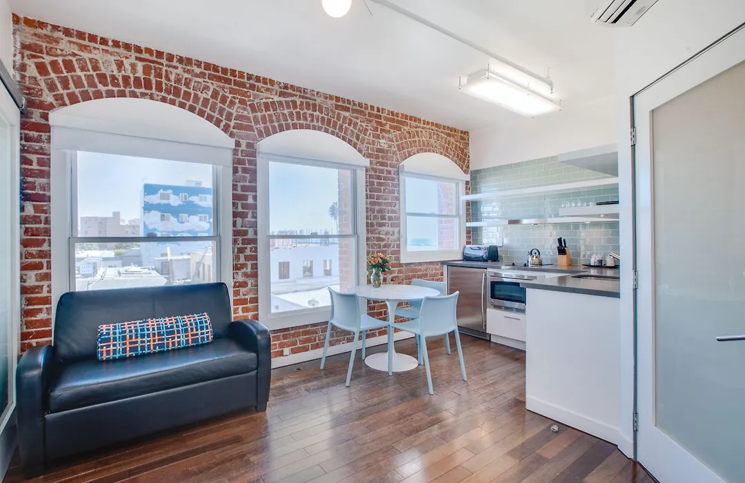 Venice Breeze Suites-1