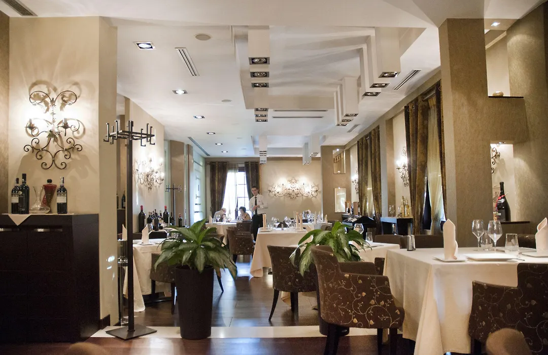 Monarc Hotel-1