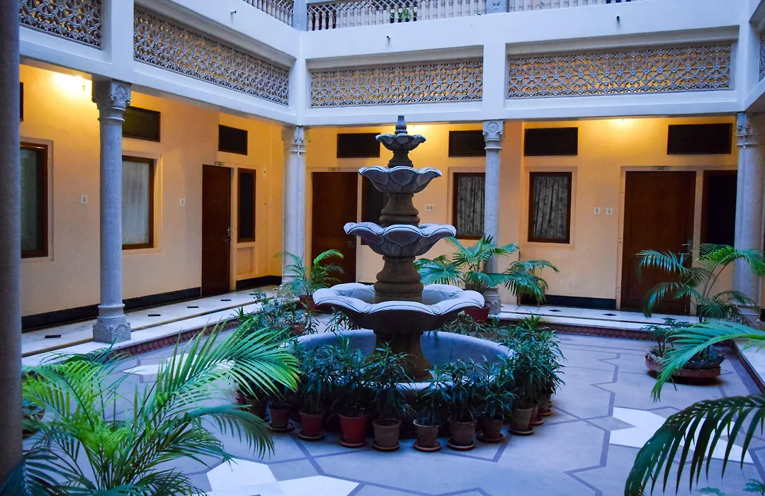 Hotel Arya Niwas-1