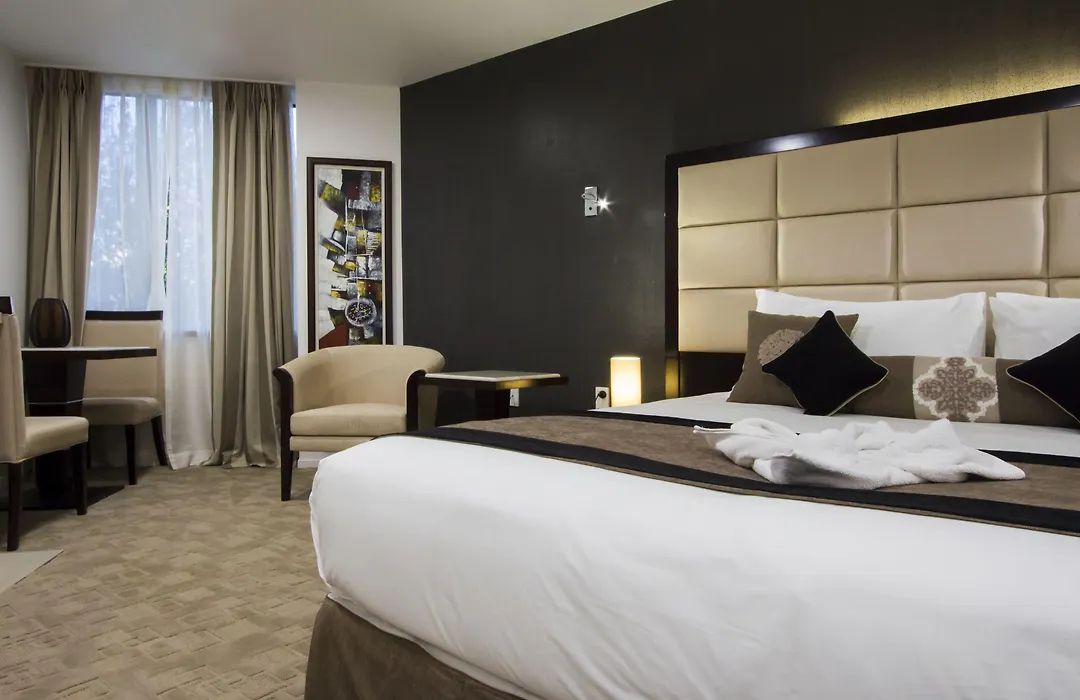 Vr Queen Street Hotel & Suites-1