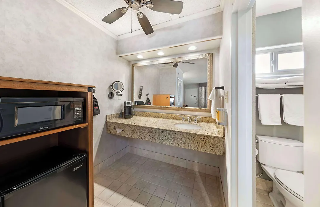 Best Western Plus Black Oak-1
