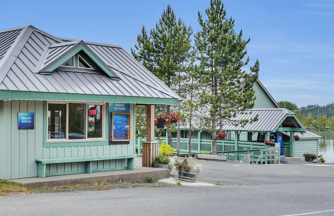 Canadian Princess Lodge & Marina-1