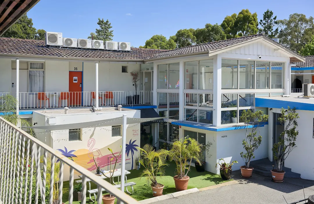 Baileys Parkside Motel By Vetroblu-1