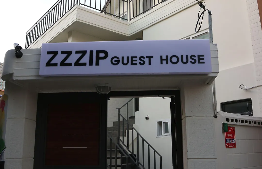 Zzzip Guesthouse In Hongdae-1