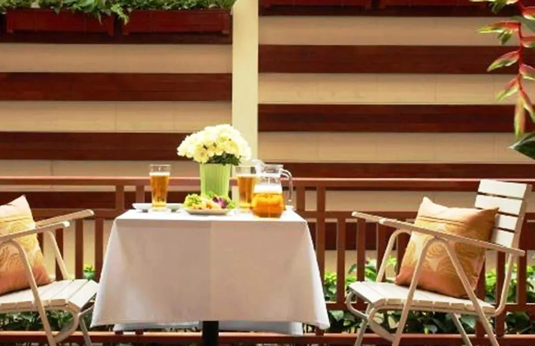 Rose Hotel-1