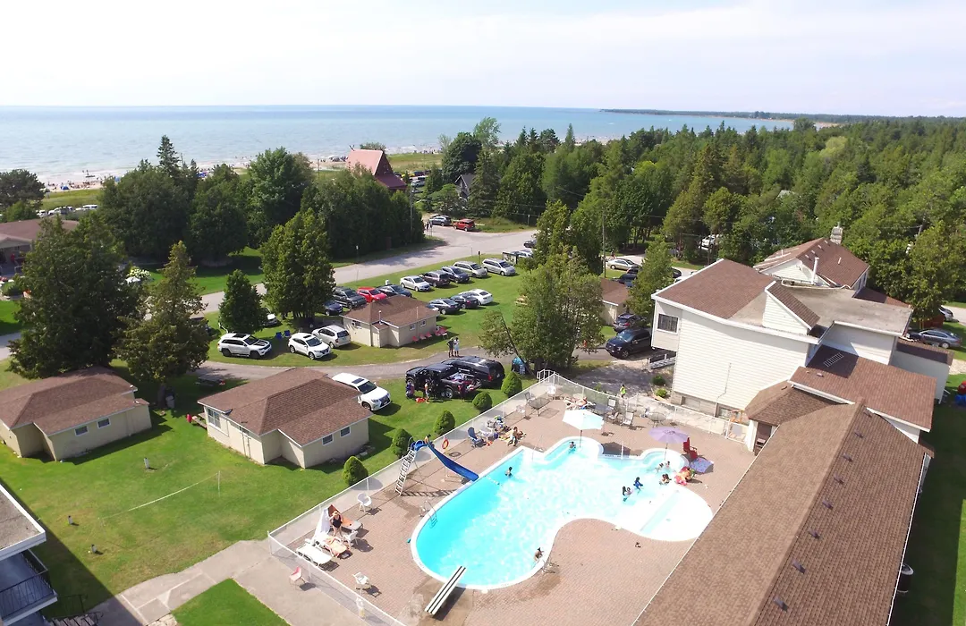 Sauble Beach Lodge-1