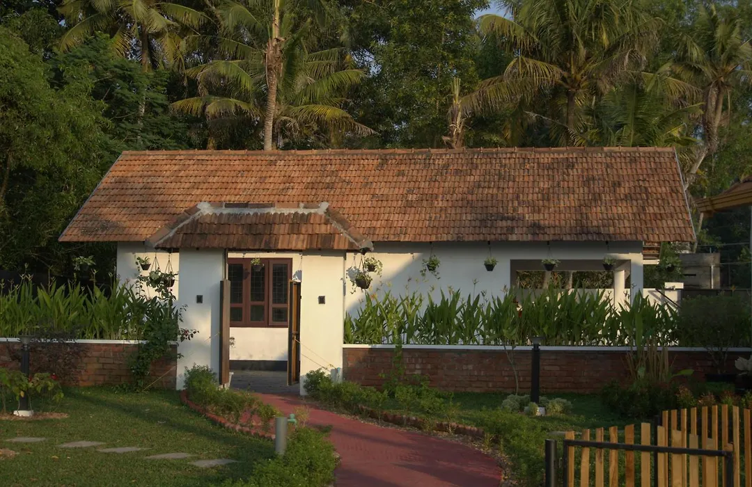 Lakefront Villa With Bathtub & Backwater Views Varkala-1