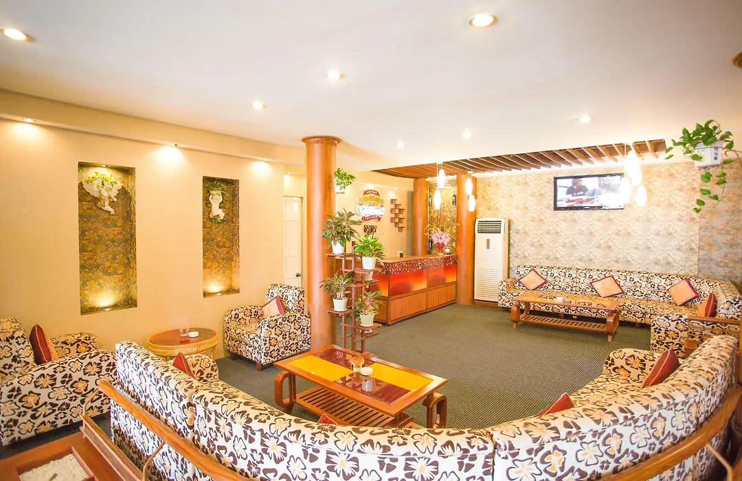 Royal Hotel-1