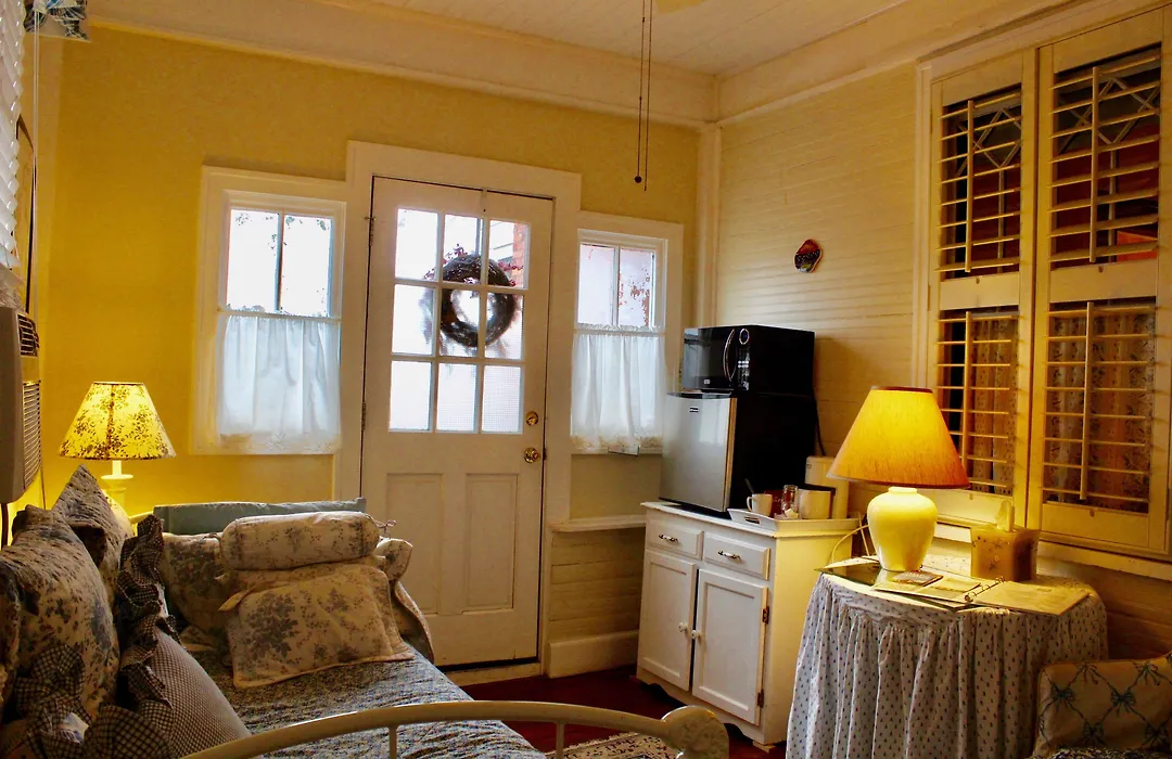 Oakland Cottage Bed And Breakfast-1