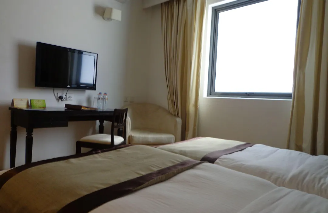 Earl'S Regent Hotel-1