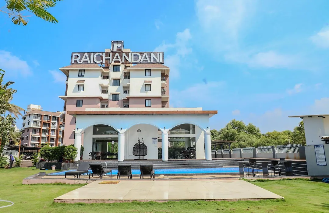 Beachside 1Bhk Apartment - Pool, Gym & Modern Comforts, Candolim-1
