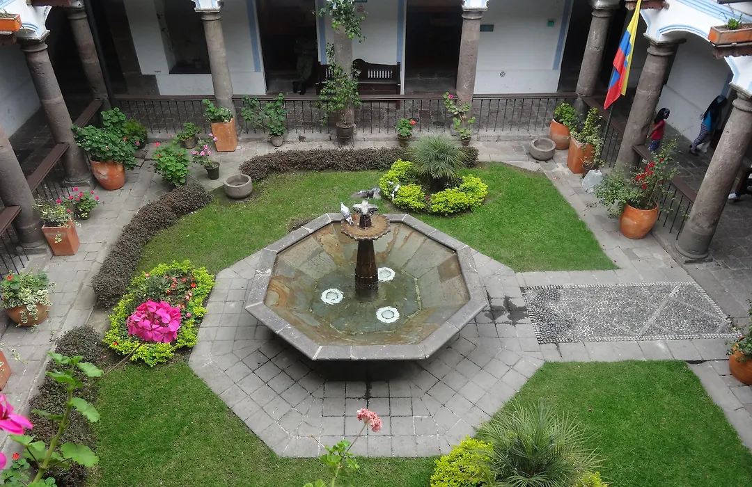 Hotel + Arte-1