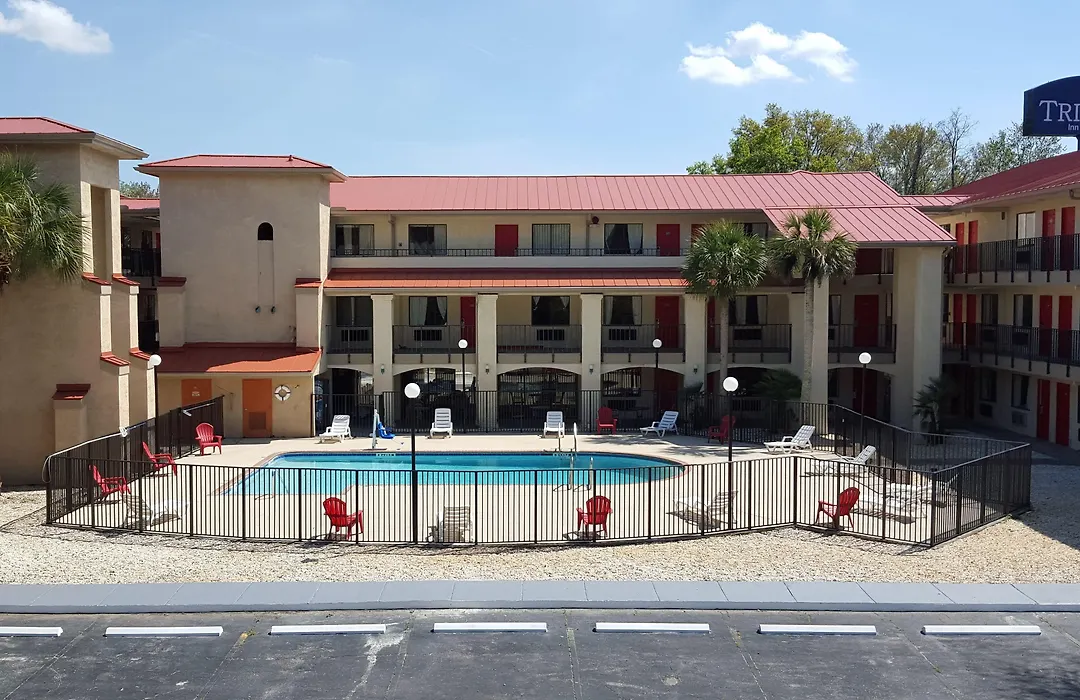 Tricove Inn & Suites-1