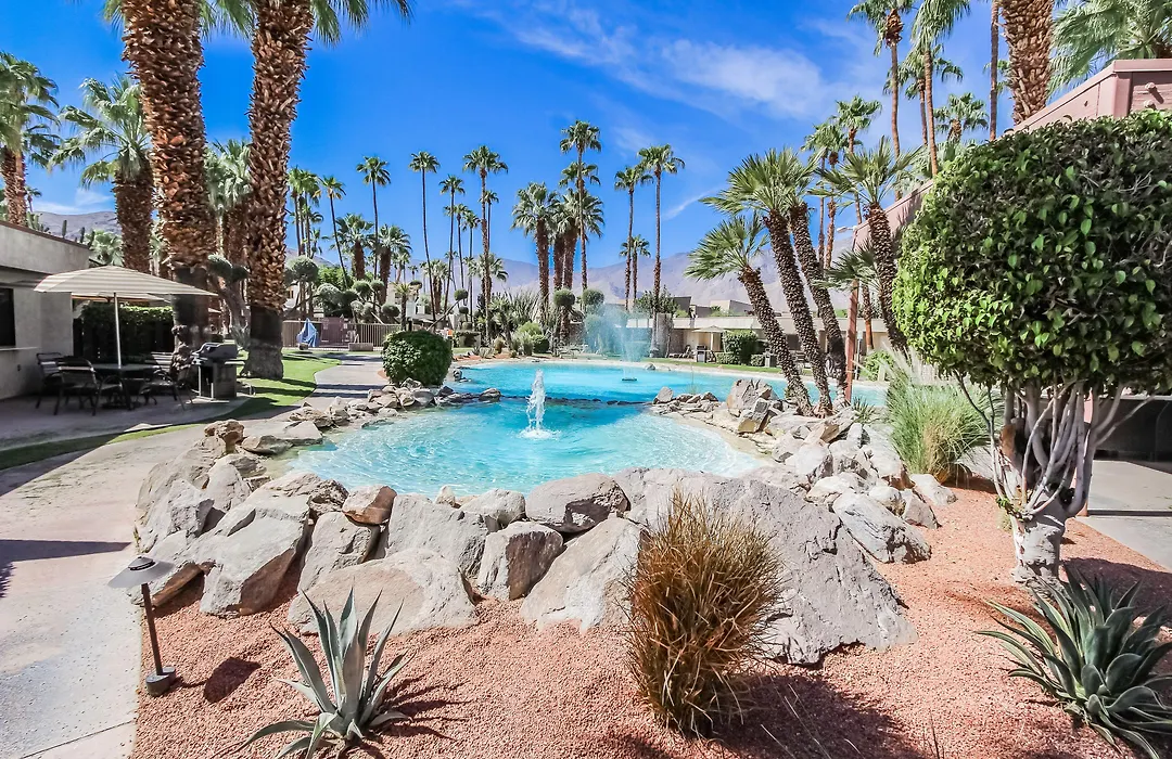 Desert Isle Of Palm Springs-1