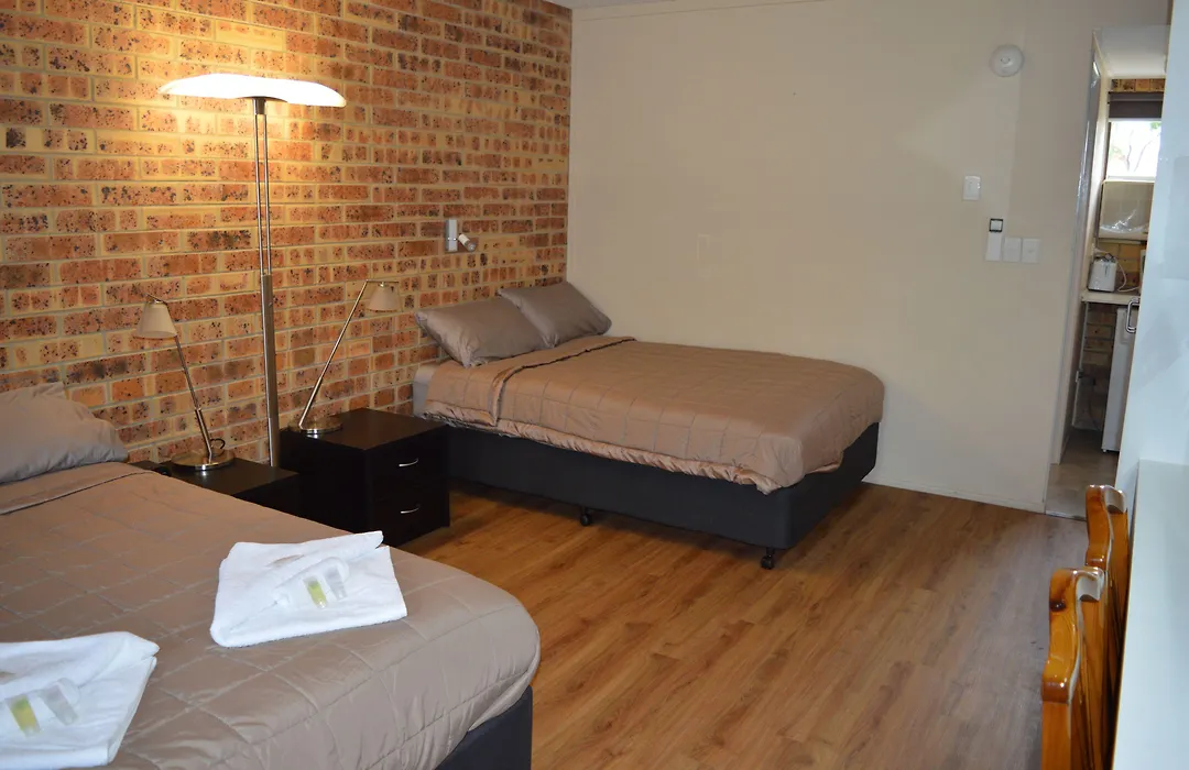 Golden Beach Motor Inn, Caloundra-1