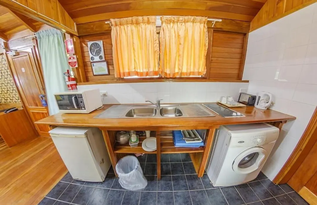 Kokopo Beach Bungalow Resort-1