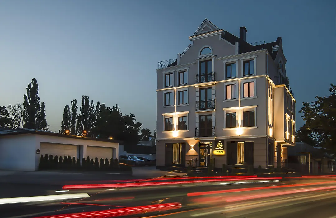 Thomas Albert Hotel-1