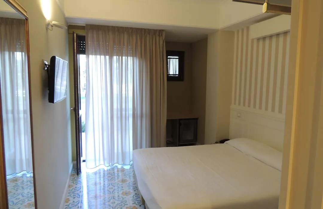 Hotel Zeus-1