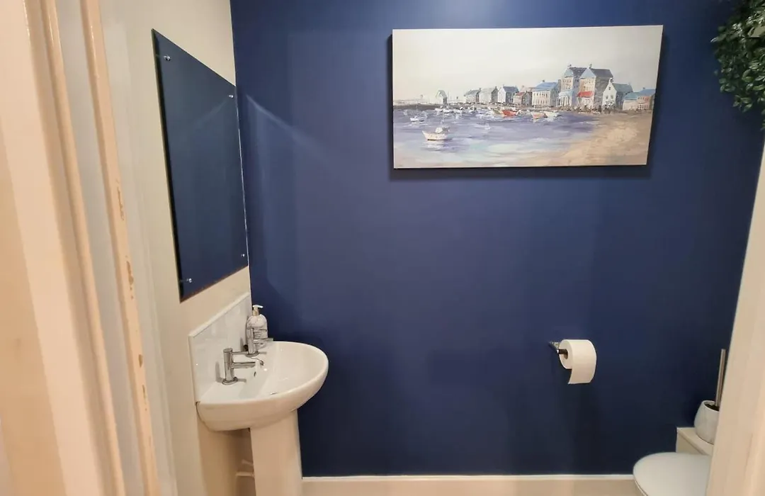 Stylish 2-Bedroom Home In Salford - 5 Guests-1