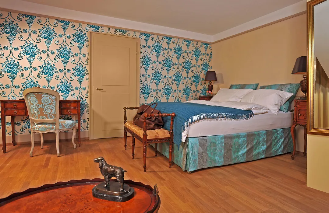 Townhouse Boutique Hotel-1