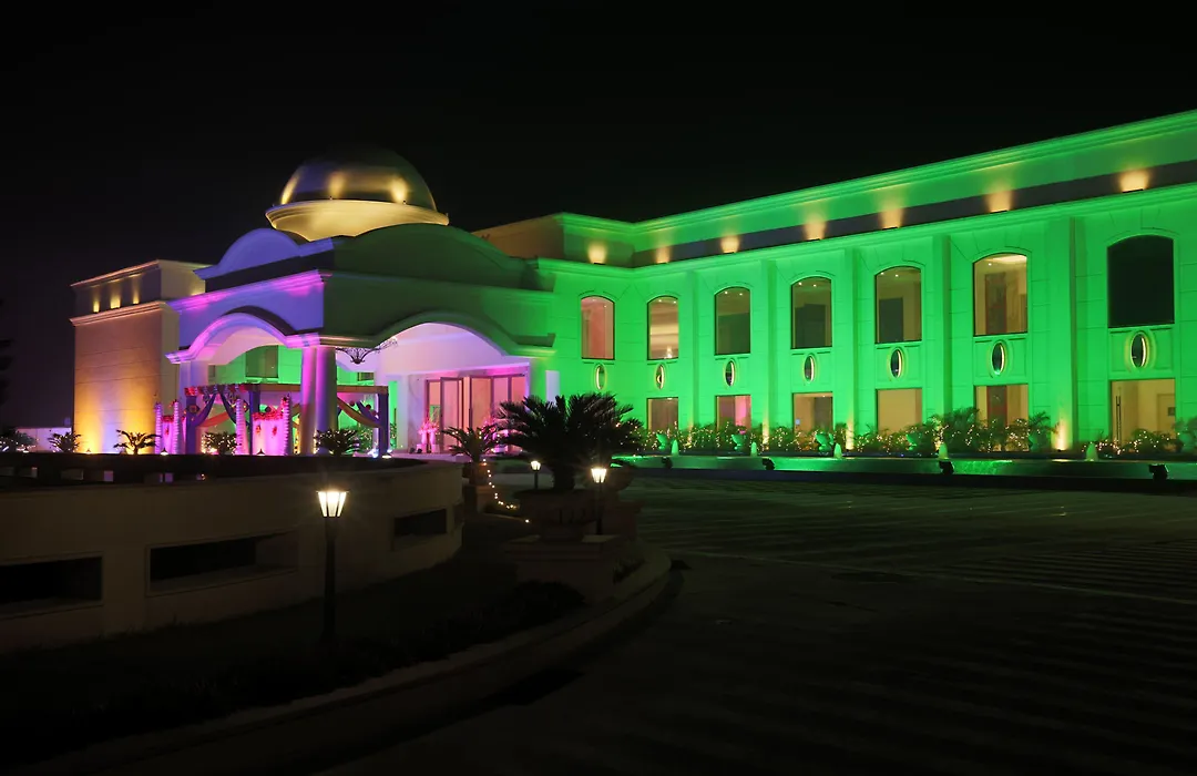 Ramada By Wyndham Lucknow Hotel And Convention Center-1