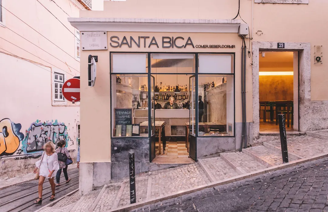 Santa Bica Eat Drink & Sleep-1