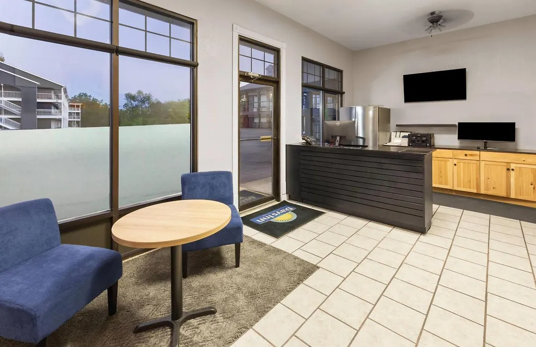 Days Inn By Wyndham Branson Ozarks-1