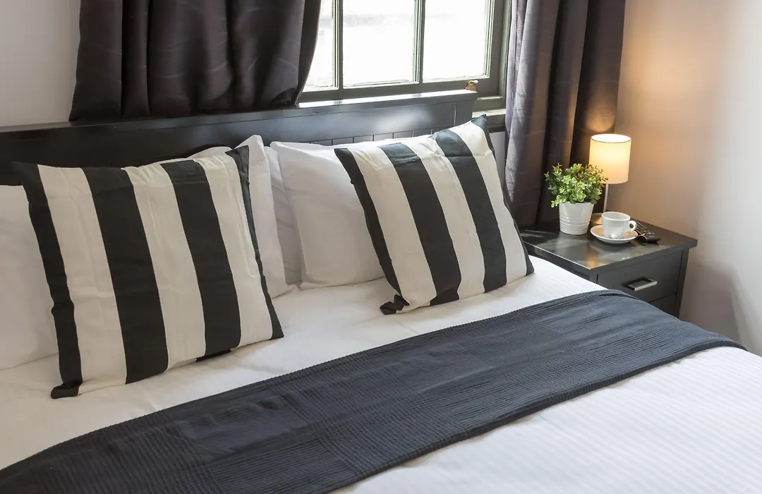 Royal Hotel Ryde-1