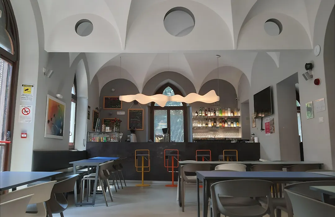 Babila Hostel & Bar-1