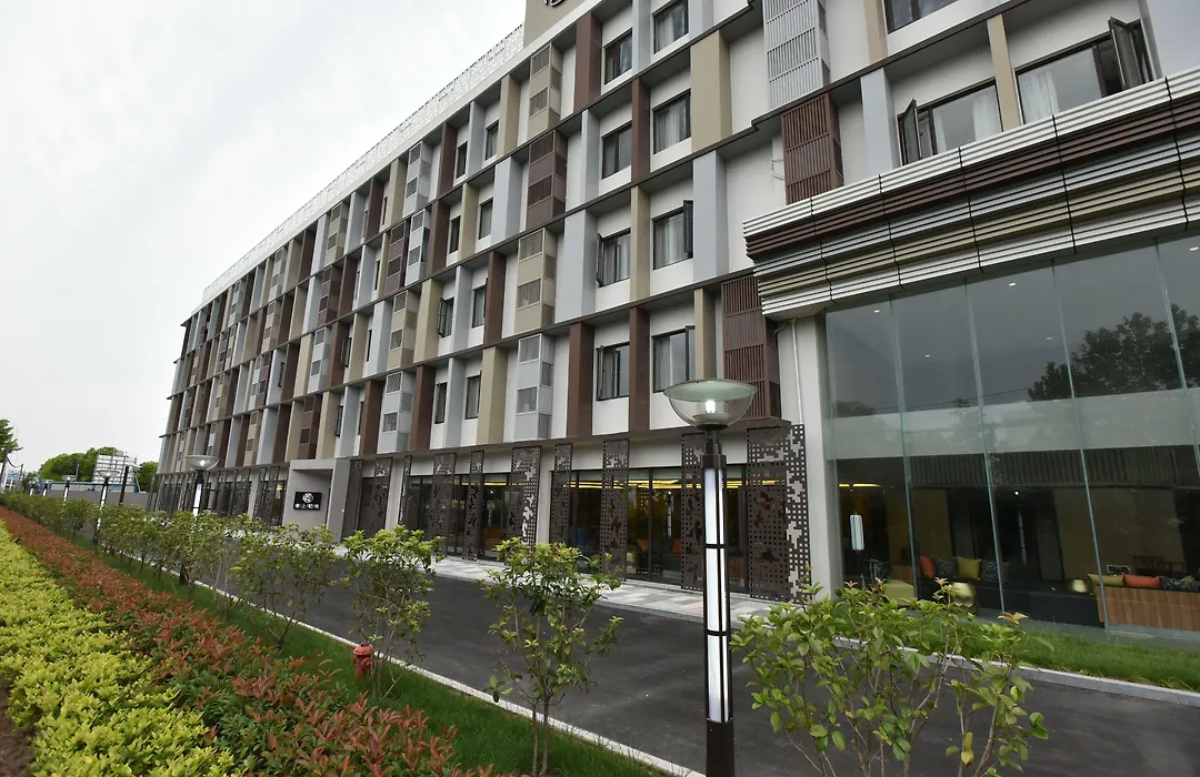 Shanghai-Deco Hotel-Free Shuttle Bus To Pudong Airport And Disneyland-1