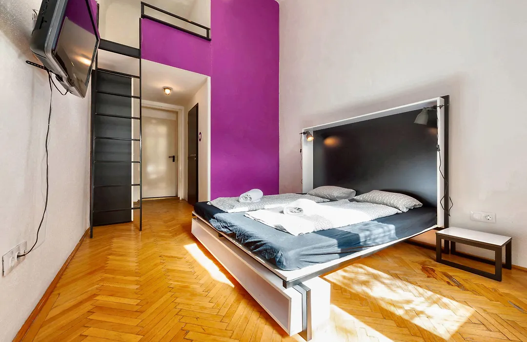 Adagio Hostel Basilica-1
