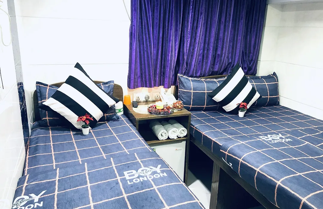 Premium Lounge-1