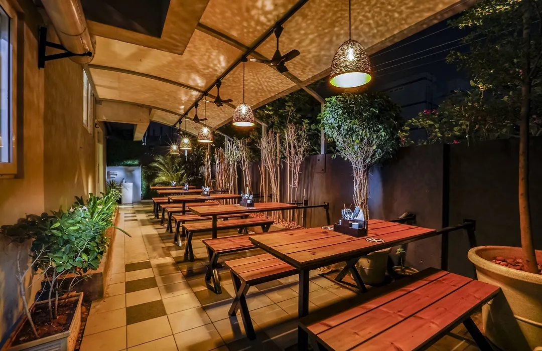 Floressa Randa Business Hotel-1