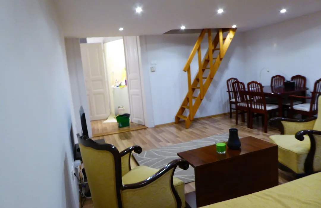 Baroque Hostel & Coworking-1