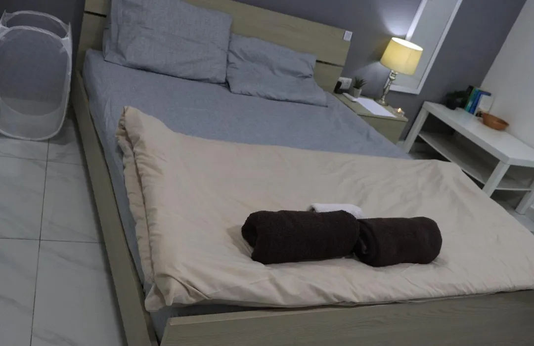 Candid Aura Private Room In Shared Apartment Sliema Basement Apartment-1