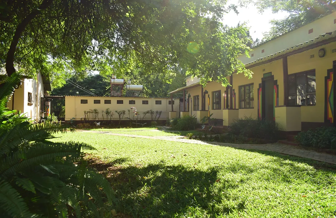 Shoestrings Backpackers Lodge Vic Falls-1