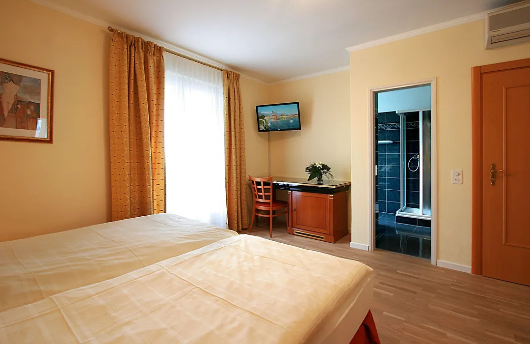 Hotel Garni Golf-1